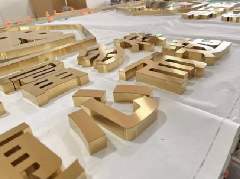 舞钢拉丝不锈钢字的特点。