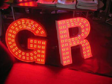 舞钢LED发光字常见的安装误区。